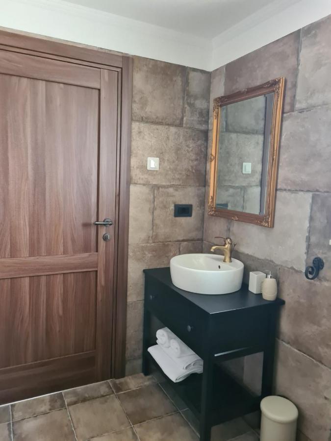 Villa Lulu Kamena Villa S Maslinikom Otok Krk Dobrinj Selo Gostinjac Кърк Екстериор снимка
