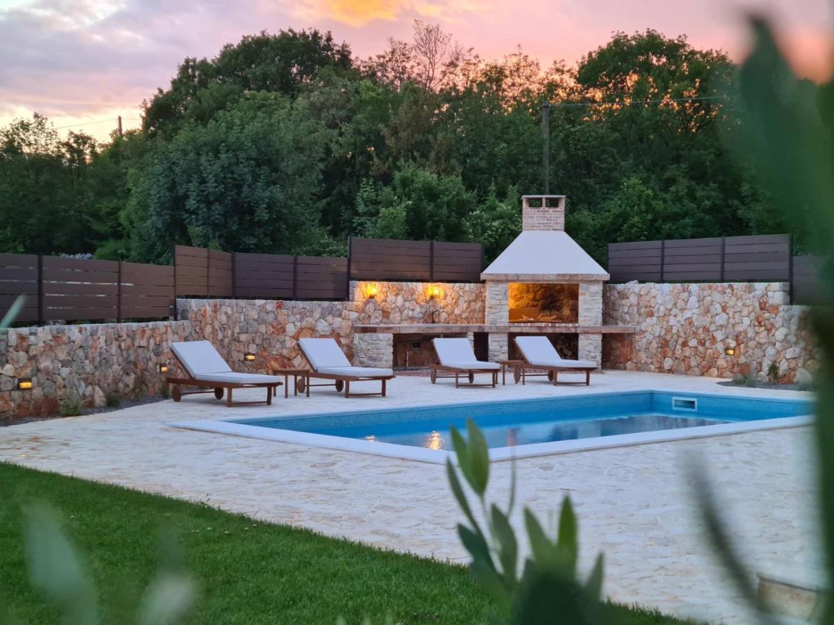 Villa Lulu Kamena Villa S Maslinikom Otok Krk Dobrinj Selo Gostinjac Кърк Екстериор снимка
