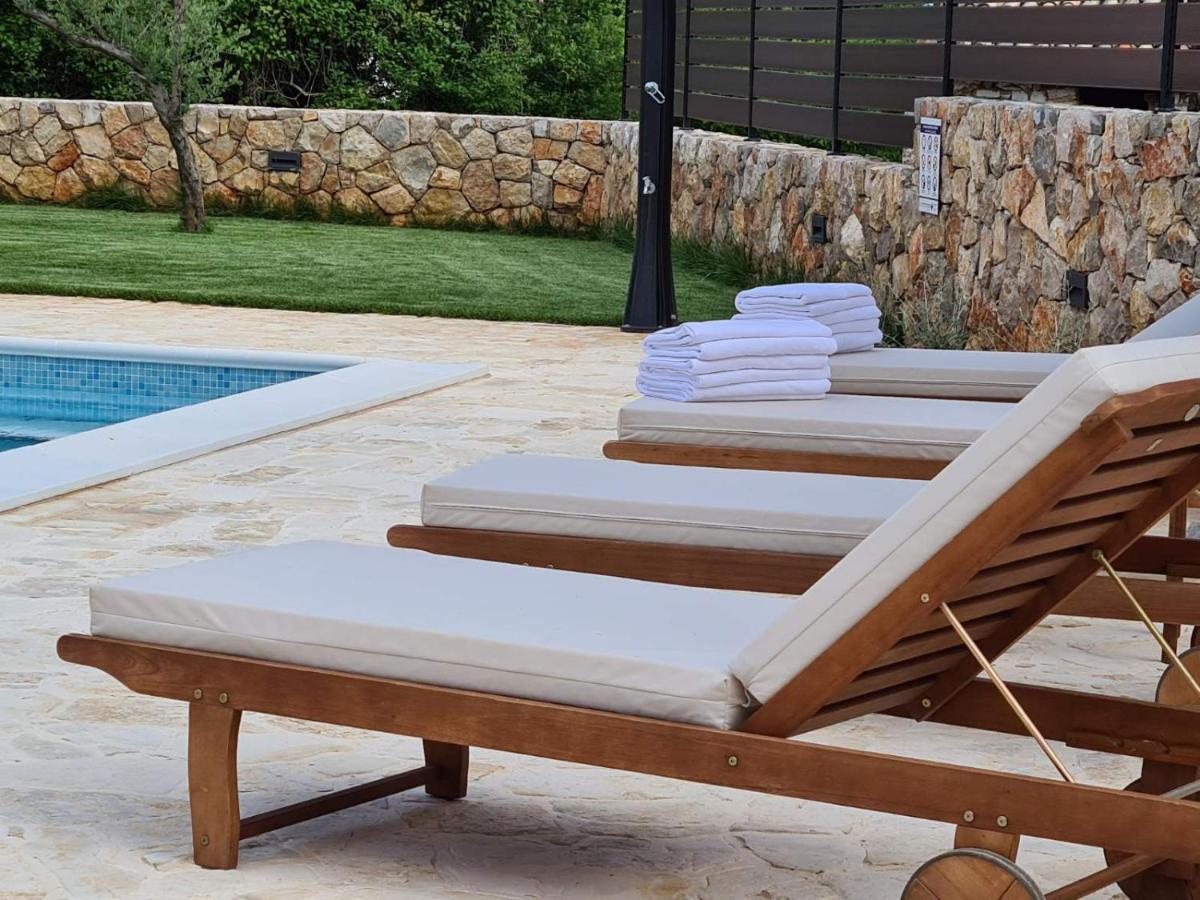 Villa Lulu Kamena Villa S Maslinikom Otok Krk Dobrinj Selo Gostinjac Кърк Екстериор снимка
