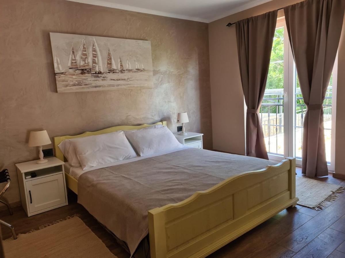 Villa Lulu Kamena Villa S Maslinikom Otok Krk Dobrinj Selo Gostinjac Кърк Екстериор снимка