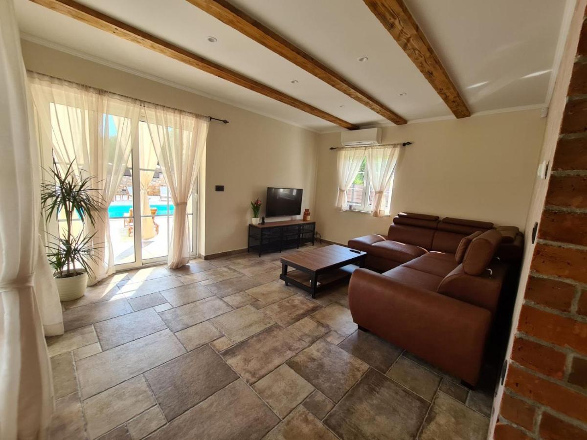 Villa Lulu Kamena Villa S Maslinikom Otok Krk Dobrinj Selo Gostinjac Кърк Екстериор снимка