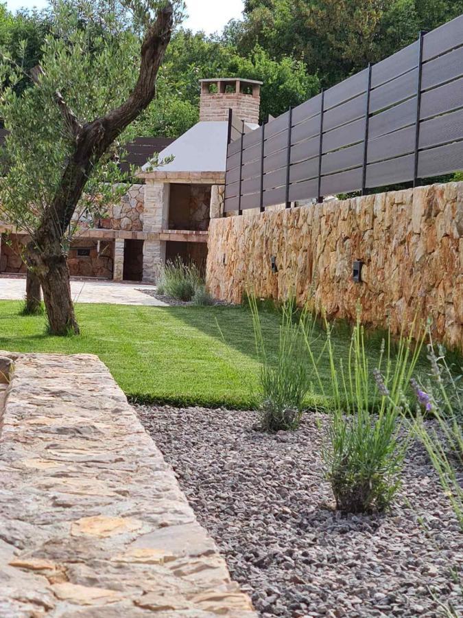 Villa Lulu Kamena Villa S Maslinikom Otok Krk Dobrinj Selo Gostinjac Кърк Екстериор снимка
